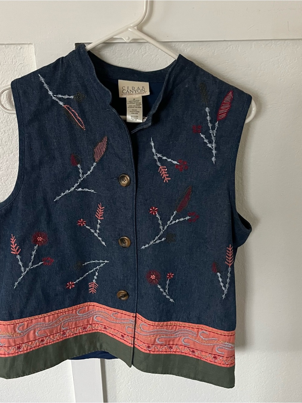 Cedar Canyon Women's Medium Embroidered Denim Vest